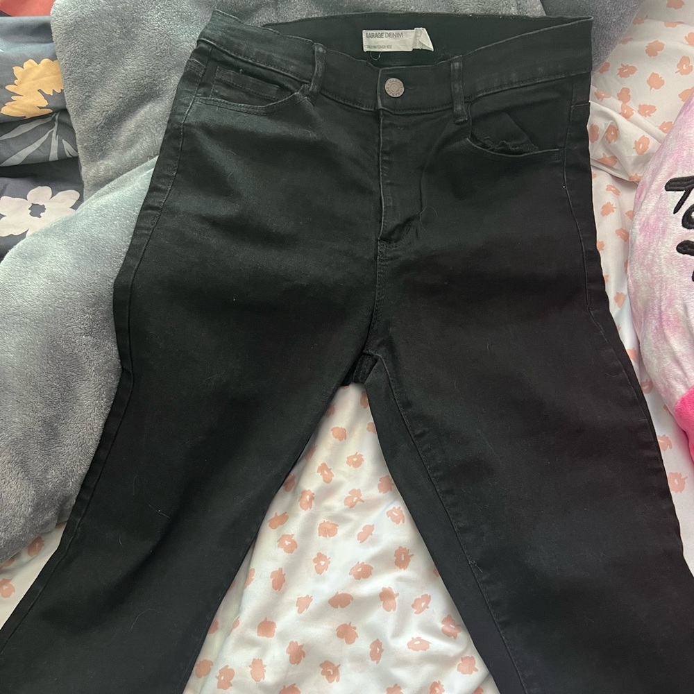 They are really cute high rise jeans. I’ve only used them twice.